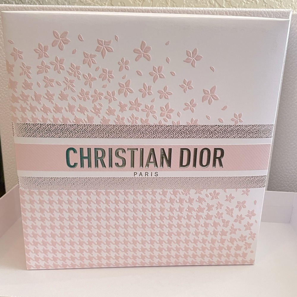 DIOR Medium Size Square PINK & WHITE Gift Box Valentine Day Packaging NEW - Picture 1 of 2